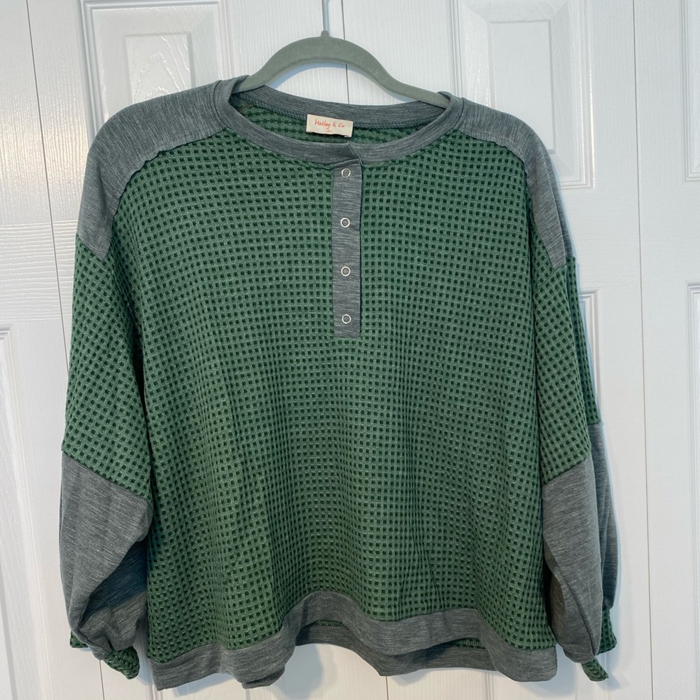 Hailey & Co  womens top size M        D1